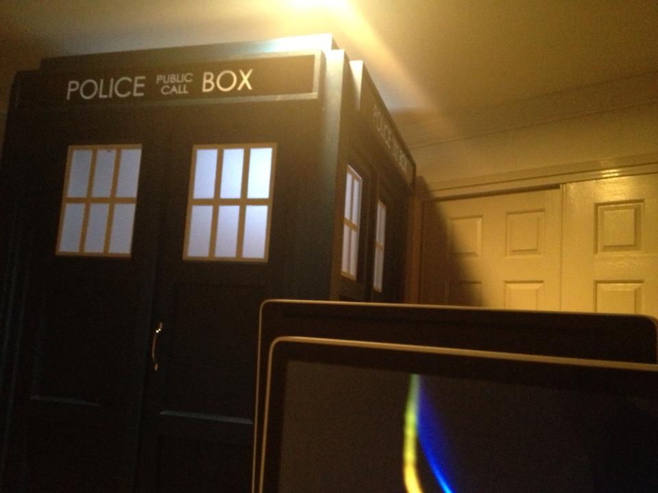 TARDIS-desk